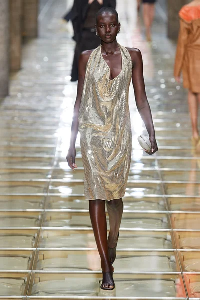 Look 24